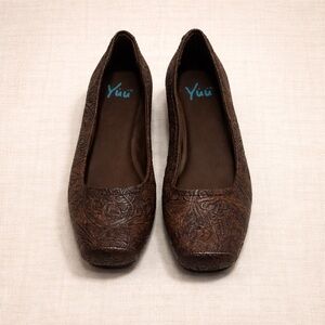 ✨ Yuu Brown Embossed Ballet Flats Square Toe Slip On Shoes Size 9